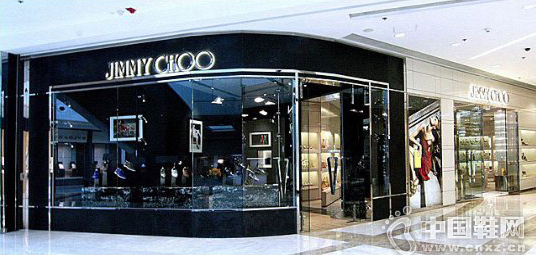 Jimmy Choo�ɼ۴�52���µ� ����ķ�չ���裿