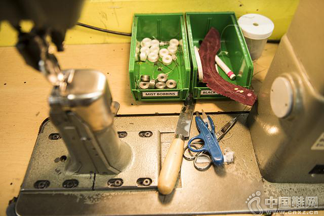 һ˫NB�˶�Ь������Ƴɵ�