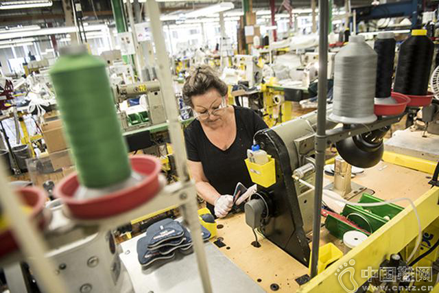 һ˫NB�˶�Ь������Ƴɵ�