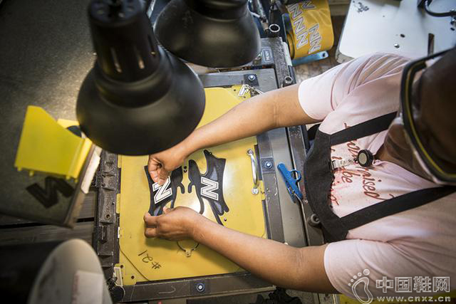 һ˫NB�˶�Ь������Ƴɵ�