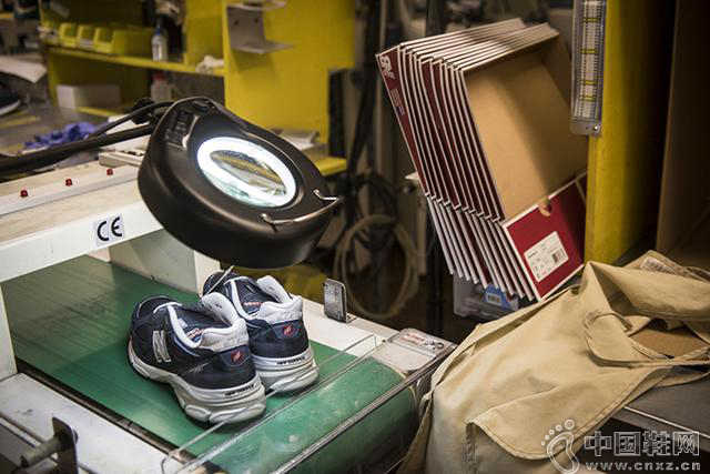 һ˫NB�˶�Ь������Ƴɵ�