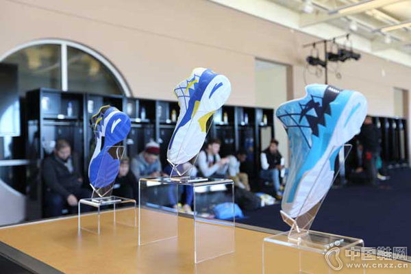 ���ͳ�KT1սѥ��ʥ����ɫսѥ�����뷢