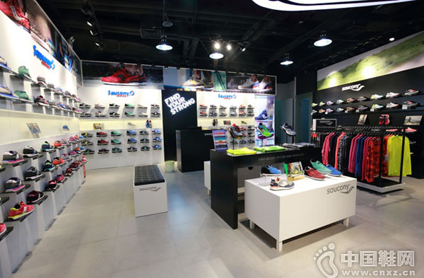 ��ЬƷ��Saucony�µ��פ�Ϻ���ɽ��԰��֮��