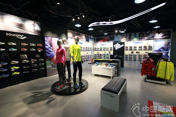 ��ЬƷ��Saucony�µ��פ�Ϻ���ɽ��԰��֮��