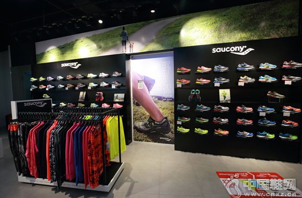��ЬƷ��Saucony�µ��פ�Ϻ���ɽ��԰��֮��