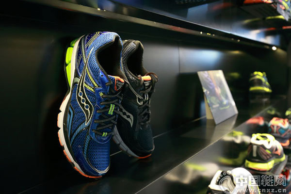 ��ЬƷ��Saucony�µ��פ�Ϻ���ɽ��԰��֮��