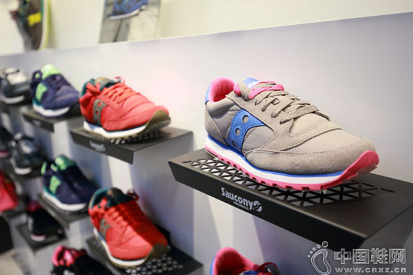 ��ЬƷ��Saucony�µ��פ�Ϻ���ɽ��԰��֮��