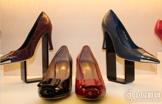 ���Ь��Ʒ���Ϻڰ�