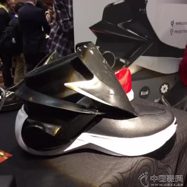 �Ϳ˰��ϲ����ɣ���˫����Ь���Ե����¶�