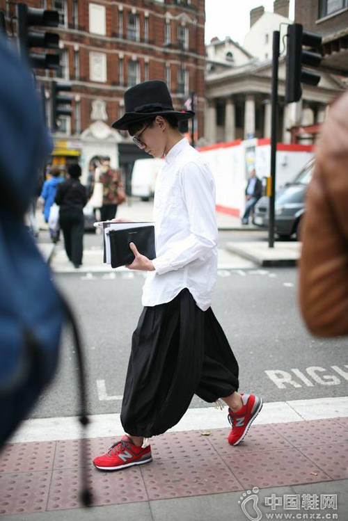 ���е���