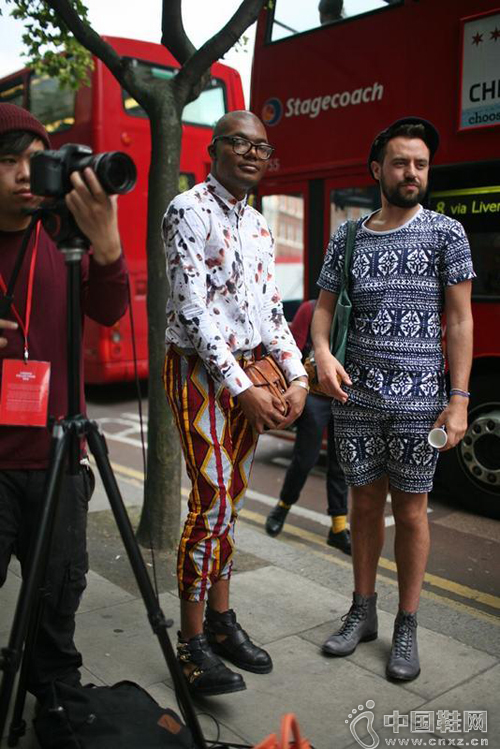 ���е���