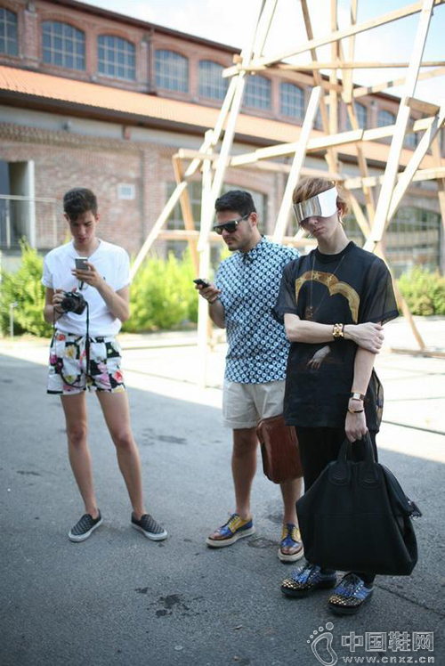 ���е���