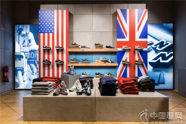 �˶�Ʒ��New Balance�ڰ��ֿ��˵�һ���콢��