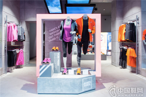 �˶�Ʒ��New Balance�ڰ��ֿ��˵�һ���콢��