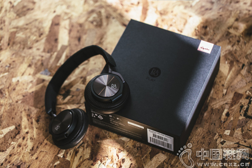 Rapha X Bang & Olufsen Play ������ɫ���������֮����