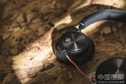 Rapha X Bang & Olufsen Play ������ɫ���������֮����
