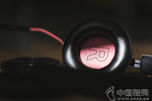 Rapha X Bang & Olufsen Play ������ɫ���������֮����