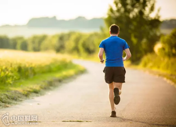 �˶�Ь����ҵ