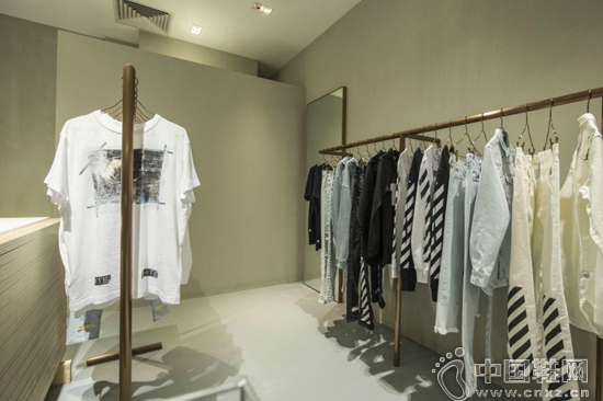 OFF-WHITE c/o VIRGIL ABLOH �����ŵ�