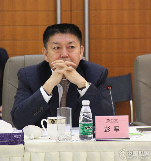 �й�ŮЬ֮�����������˶������Ķ��³�����