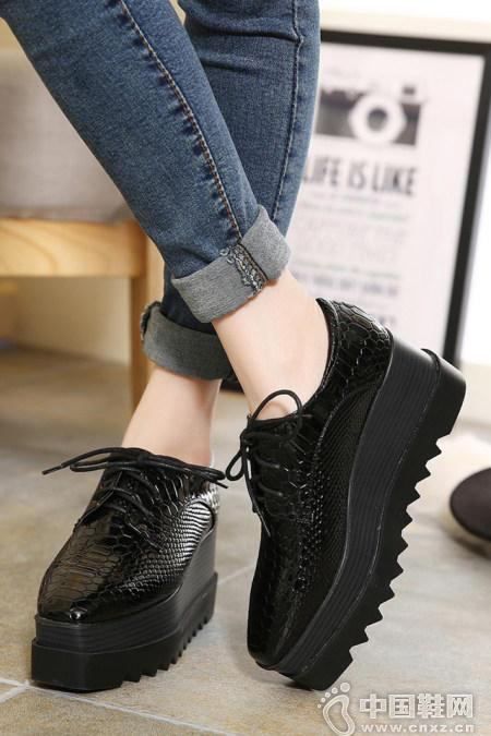 ŷ����׷�ͷ��Ь