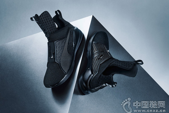 Rihanna ����ʾ�� Puma Fenty Trainer ������Ь��ʽ