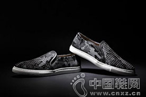 ����������Ů����Ь����һ���������С�