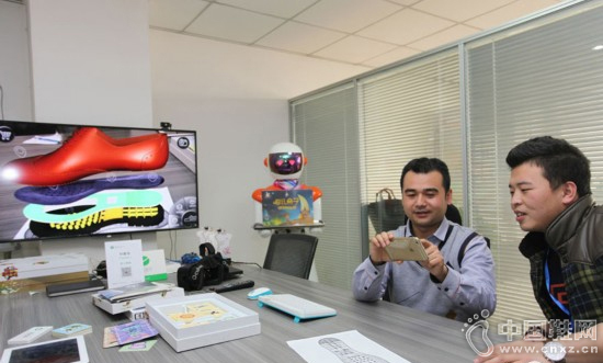 ��������ǿ��ʵ����Ϊ����һ��Ь����������Ʒ����չʾ��Ŀ