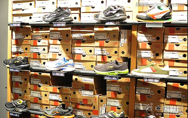 �����˶�Ь