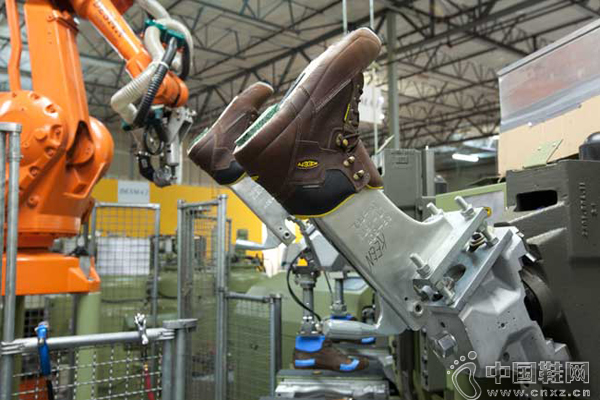 ������ӵ�����Ƶ���Ь��̬��ҵ