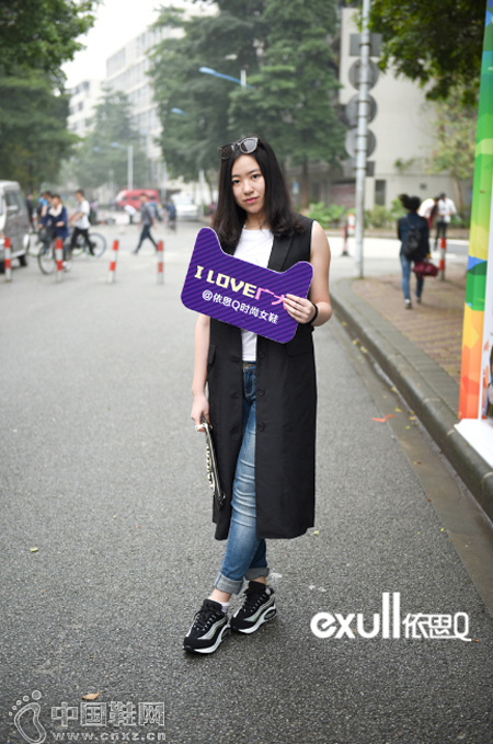 Ů���������˼Q�������໨��У԰����