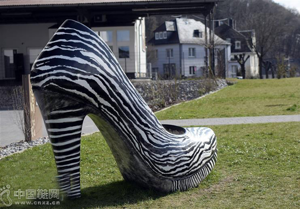 ����3��26�գ��¹�����������ͷ����������͸߸�Ь����Ʒ����������Ų�ͬ��ͼ����