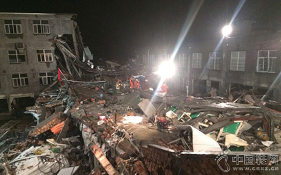 ����2015��7��4�գ������н���Ь�����޹�˾��������̮���¹ʣ��������14��������33�����˵����غ��(����2015��7����������������)���·����㽭ʡ���ಿ�Ž����˵��飬�϶�����һ���ش�ȫ���������¹ʣ�ϵΥ�����衢¥����ˮ��ԭ���³������ع���ṹʧ�ȶ�̮�������22���ɲ������赳�����ʹ���������ʱ�������г��ȶ��˱���ְ��