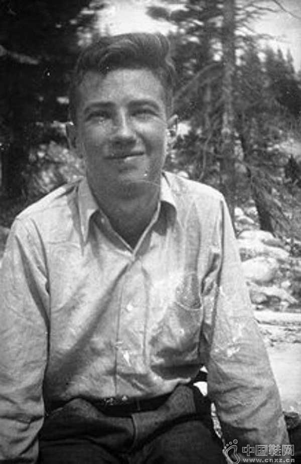 1931�꣬Glen Dawson���ڻ���ɽ������