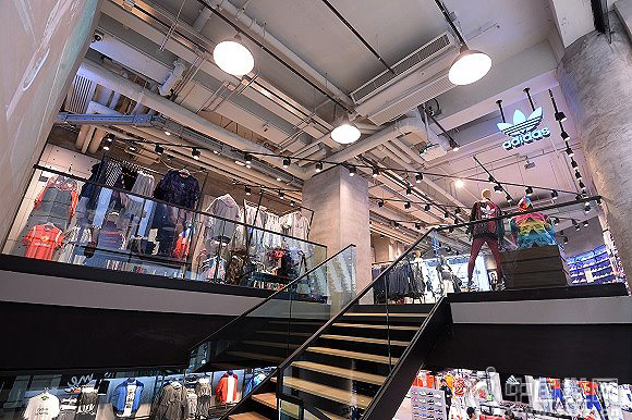 ���ϴ�˹��Coach�ŵ���������׸�Ʒ������