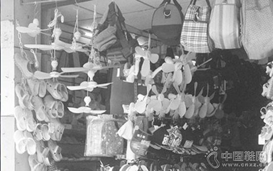 �������գ�ʡ����ý�屨��������Ь��ר���չ�����Ь������ɵġ����ϡ�����Ϊ������Ь��ԭ�ϣ�������������Ьζ���̱ǣ����۸�͡������������������ʼ��ֳܾ��70�����εĶ���Ь���֣���29�����β�Ʒ�ڱ��������������ϸߡ���Ϥ������ʹ���ڱ����������������ߵ�Ь�ӣ����ܵ����ڱ���������Ǩ���������ڣ�Ӱ��������ֳ��������ͯ��ֳϵͳ������������Ǳ�ڵ��°����ա�