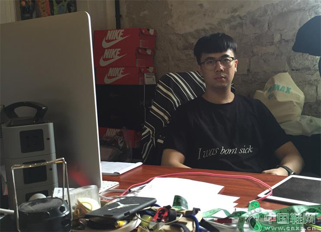 ��װ���ʦ����嫵���һ��������ǳ�Ϊһ����Ь���ʦ