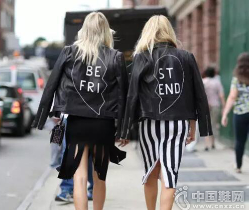 ����˫��ԡ��Ĺ��۽���