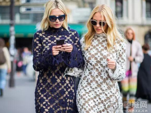 ����˫��ԡ��Ĺ��۽���