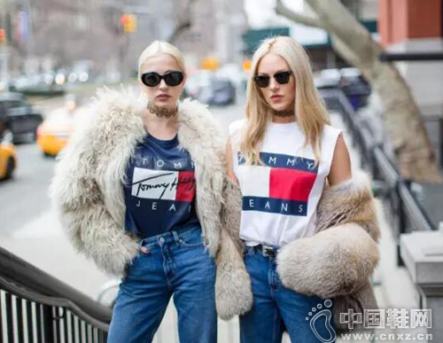 ����˫��ԡ��Ĺ��۽���