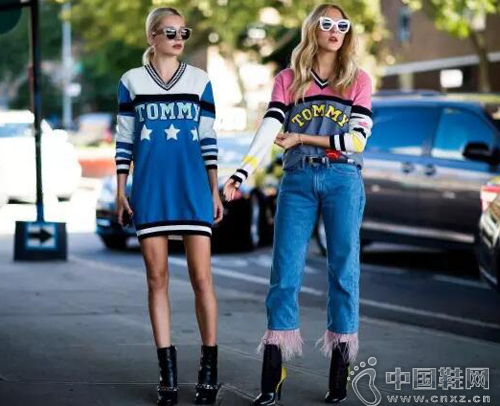 ����˫��ԡ��Ĺ��۽���