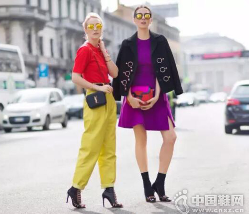 ����˫��ԡ��Ĺ��۽���