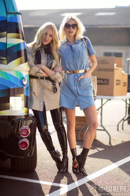 ����˫��ԡ��Ĺ��۽���