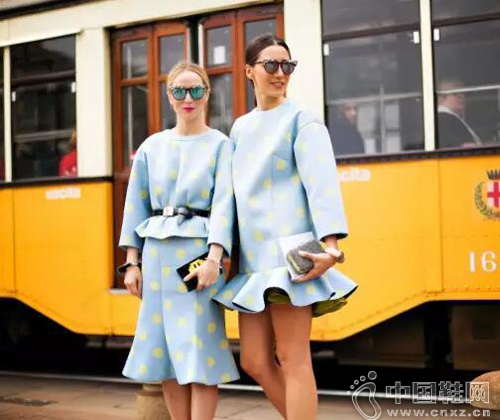 ����˫��ԡ��Ĺ��۽���