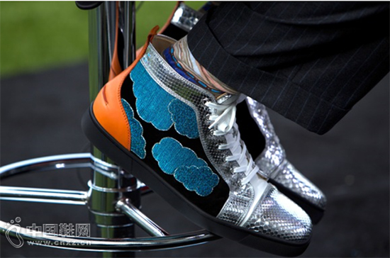 ������һЩ�����Ѿ������˻�����������Pharrell Williams��ñ�ӿ��Է���Twitter����Mark Zuckerberg����ñ��Ҳ�����ƵĹ��ܡ����������������ͽ�ӵ��һ�����ϵ����ݣ���ʹ�Ⲣ����ʹ��������Ϊ�����ˡ���