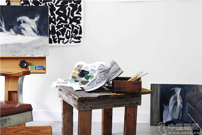 New Balance �ٴ��������Ƴ�ȫ��Ь�� 990V4