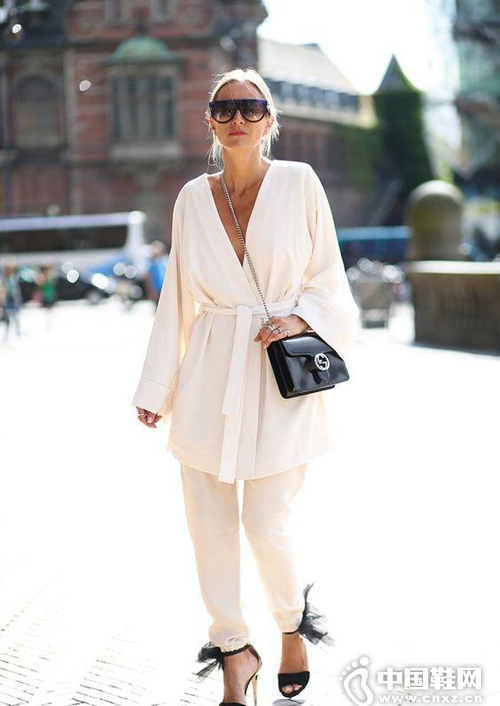 All-white������