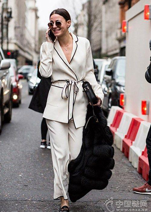 All-white������