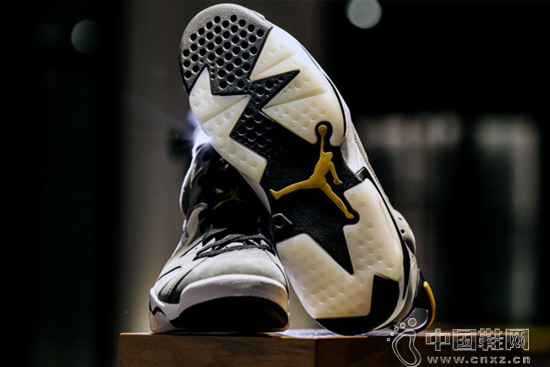 ����һ˫��Trophy Room �ͳ����� Air Jordan 6
