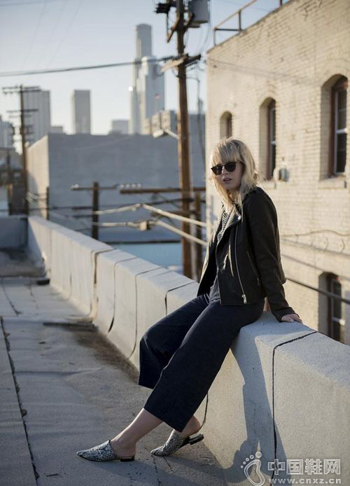 ���Ĵ���ʾ������Ь����